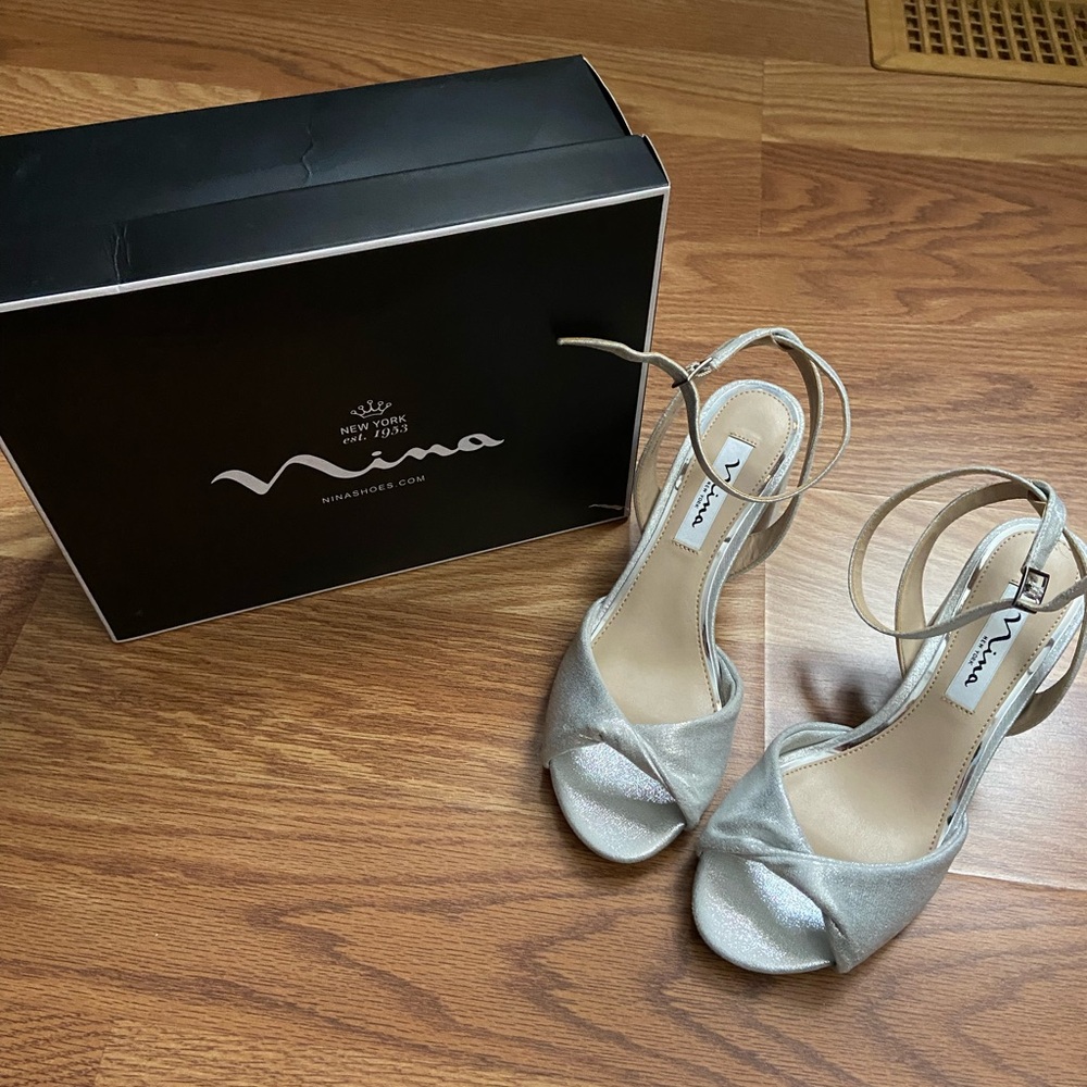 Nina Metallic true Silver reflective Heeled Sandals Nigella Fly size 8 - Picture 8 of 8
